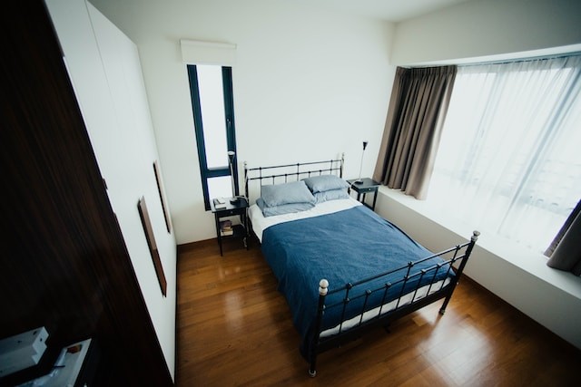metal frame bed