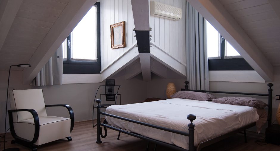 metal frames in room design